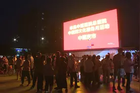 单县：“中医夜市”惠民义诊 医生“摆摊”来送健康图片