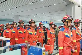 第一时间奔赴 空陆并进驰援  两支来自中国云南的救援队伍抵达缅甸图片