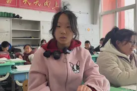 平板+书本，莱山正式开启 AI+混合式智慧课堂改革图片