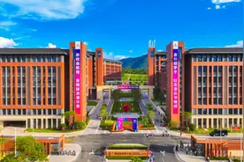 优质服务推进县域高校项目建设 清远佛冈全方位保障近4000名新生有序开学图片