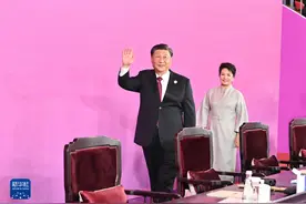 习近平出席第十九届亚洲运动会开幕式图片