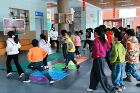 AI了AI了！快来看学校里的“AI”老师图片