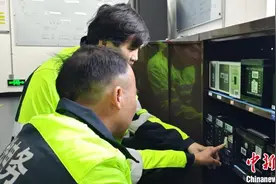 （新春走基层）山区小站坚守25年：信号老兵最后一次奋战春运图片