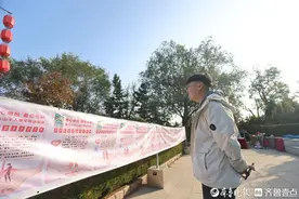 朋友在线催婚，蓬莱小伙第一个来到烟台山青年联谊活动现场寻缘图片