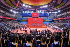 北大校长寄语本科毕业生：要甘坐科研冷板凳，勇闯学术无人区图片