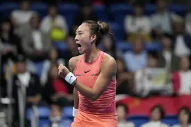 2比0完胜！郑钦文夺冠！图片