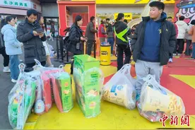 中国年轻人乐为情绪买单 “快乐经济”成消费新动力图片