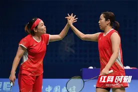 图集 | “凡晨”组合蝉联亚运羽毛球女双金牌图片