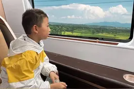 ​杭州一年级男孩立硬币测试上百次，只为调查高铁乘坐舒适性图片
