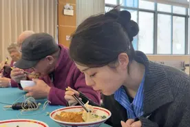 真实的养老院是什么样？99年记者住了三天视频封面
