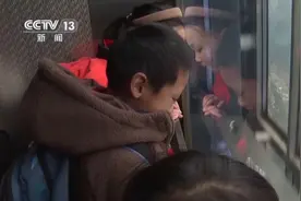 半小时“峡谷穿越”！这里的孩子上学搭高空缆车+观光电梯图片