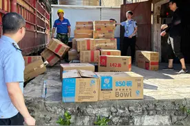 违规运输1865箱违禁塑料制品入岛 两货车司机分别被罚1.2万元图片