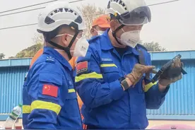 聚焦缅甸地震：中国救援队在缅甸曼德勒成功救出1名幸存者图片