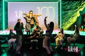 环境式舞台剧《朱莉小姐》举行百场盛典图片