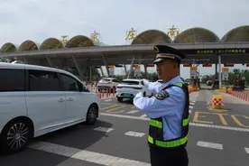 河北高速公路集团延伸服务为司乘保驾护航图片