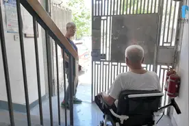 无障碍通道有些“陡”，市民急盼整改！丨民情直通车图片