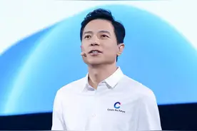 机器人、机器狗、重卡？李彦宏携AI神器及5000万大奖亮相开发者大会图片