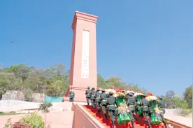 昆明市向烈士纪念碑敬献花篮仪式举行图片