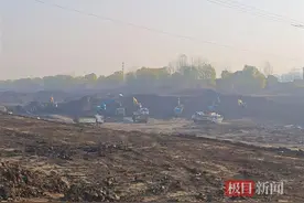 新春走基层|武汉府澴河整治二三期项目抓紧堤防填筑施工图片