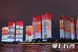 组图 | 这个“五一”，长沙为劳动者点亮“专属浪漫”图片