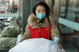 四个100|热衷公益事业，她带领团队资助10名困境儿童图片