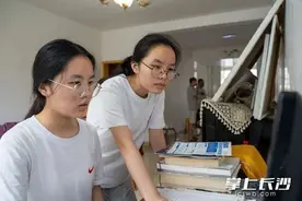 天生默契！湖南双胞胎姐妹高考总分、英语、历史均同分！图片