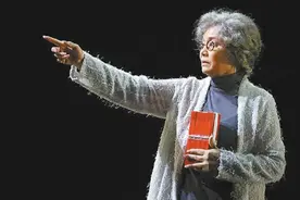 “抖一抖白头发”气场十足，年近七旬的潘虹再登舞台出演话剧《繁花》第二季图片