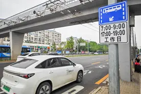 今起三环路以内公交专用道公休日放开，记者现场体验图片