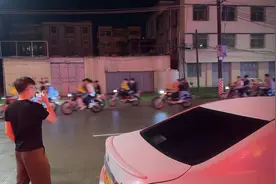 “鬼火少年”炸街后，汕头凌晨出现数十人组团骑车炸街！当地回应图片