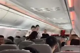 锐评|航班晚点没空调致儿童热哭，故障的后果不能总让旅客承担图片