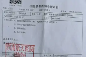 “打了人，还发朋友圈炫耀”，初三女生遭欺凌后割腕，事件还原→图片