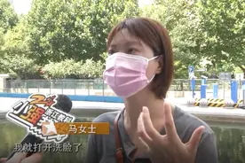 女子在酒店洗澡，感觉越来越臭！仔细一看“花洒上面都是大便”图片