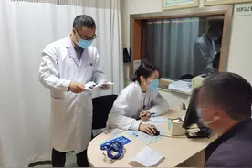 健康小站丨眼睛突然变黄，不一定是上火，可能是肝脏“求救信号”图片