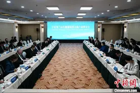 驻华使节团宁夏“戈壁滩上”品酒香图片