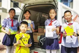 把最好的礼物送给乡村小伙伴 七里河区银滩泽华小学师生捐赠图书2568册图片