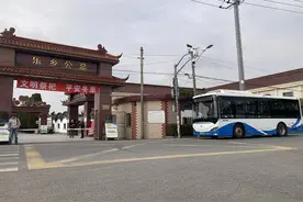 3条线路增加运力，南汇公交全力保障市民冬至祭扫出行图片