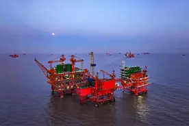新春走基层丨小平台也是大舞台——夜宿海上采油平台见闻图片