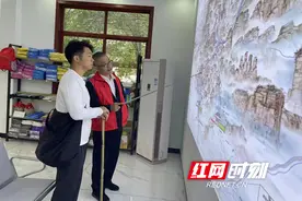 张家界国家森林公园：杨家界门票站情暖中外游客图片