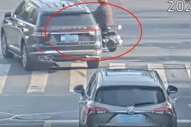 事发上海街头！电瓶车左转被撞，交警霸气喊话5遍“你全责”！图片