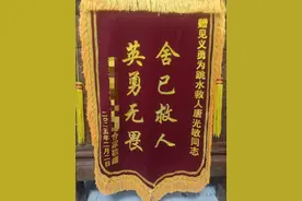 寒风刺骨，热血暖心！海军官兵勇救落水孕妇图片