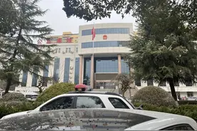 ​男子灌面汤呛死妻子案今日开庭，曾将妻子拖入锅中！家属发声图片