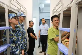 励志！全盲少年圆梦大学图片
