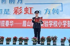 保障校园交通安全 守护学生平安成长|眉山公安交警直属三大队走进学校宣传交通安全知识图片