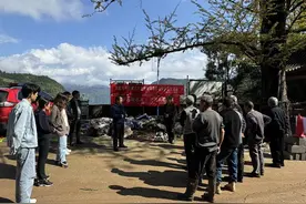 六盘水市林业局开展古树名木复壮现场教学与宣传图片