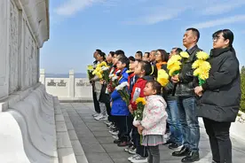 缅怀先烈 接续奋斗 | 今日谈图片