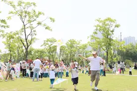 清风托纸鸢 红江幼儿园萌娃悦享春日之趣图片