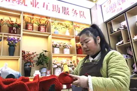 指尖生花绽新路：旺家手工坊织就搬迁群众致富梦图片