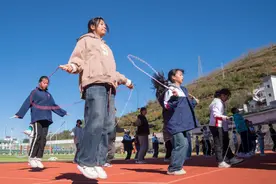 云南：今年春季学期开始 中小学生天天有体育课图片