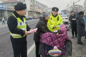 “一盔一带”不放松 龙口公安交警持续开展电动车专项治理图片