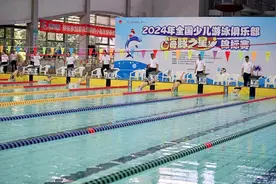 全国少儿游泳俱乐部“海豚之星”锦标赛无锡开赛图片